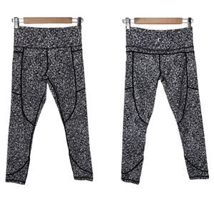 Zyia Active Black White Mosaic Mid-Rise Soft N Snug 7/8 Leggings Woman's Size 4